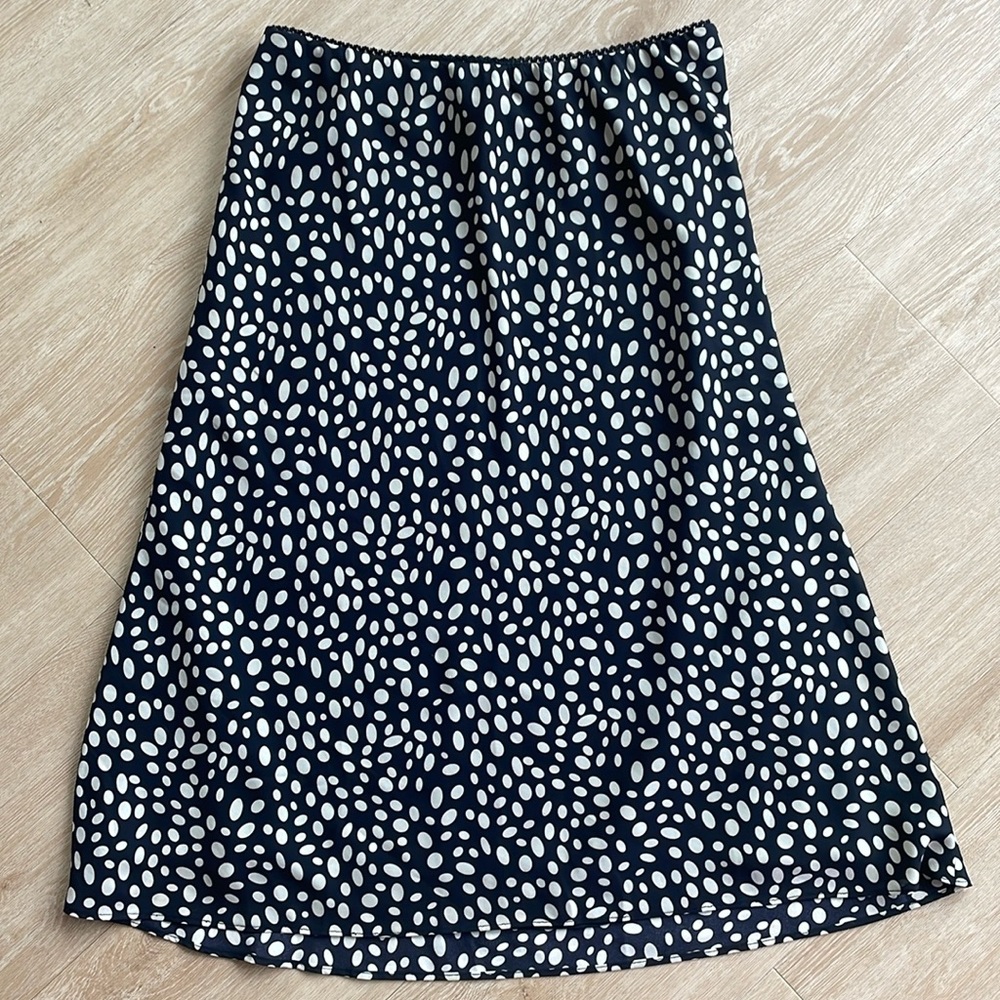 Black and tan spotted Maxstudio midi skirt size medium